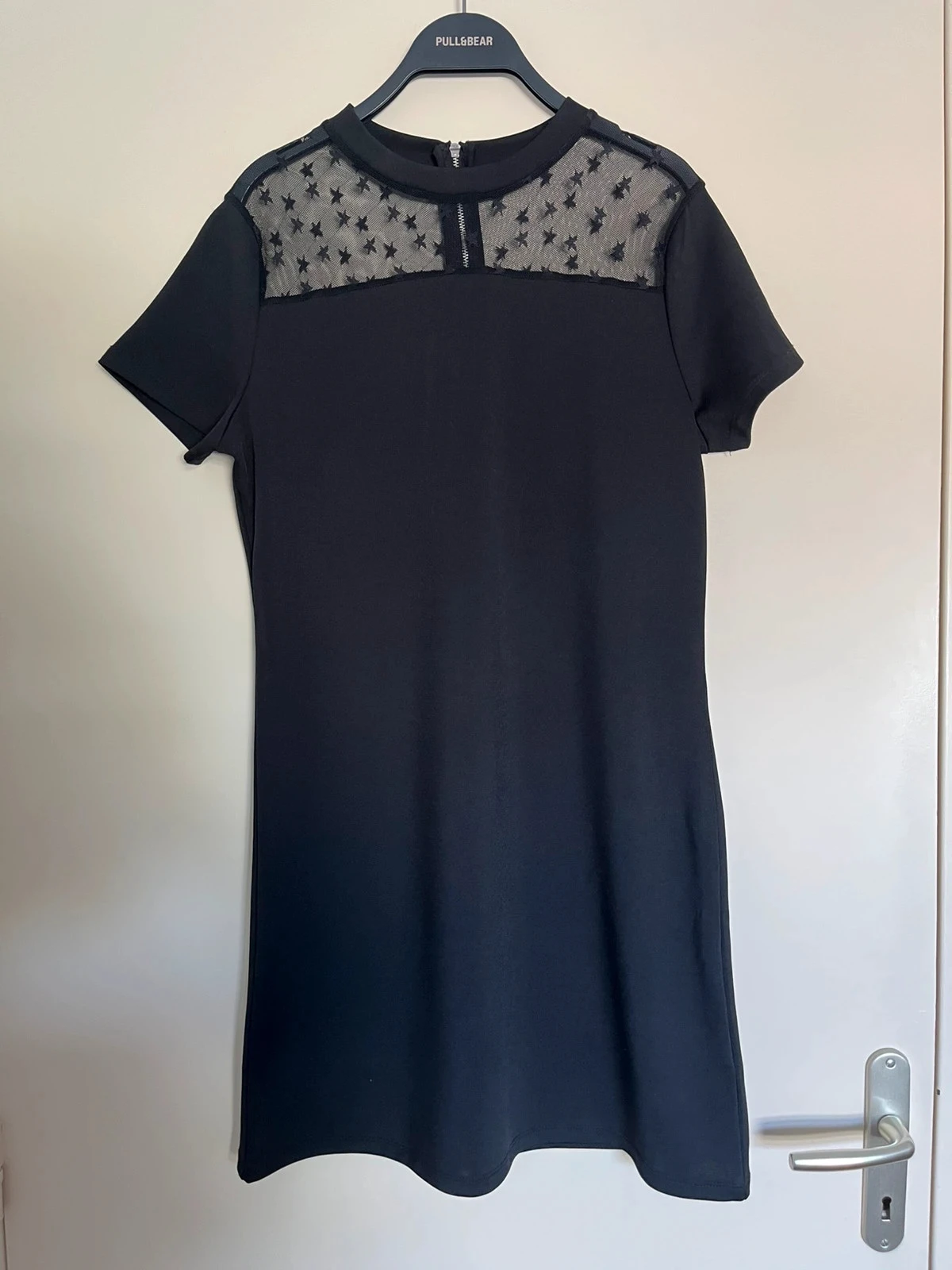Robe noir MIM avec détails en dentelle étoilé - taille M
